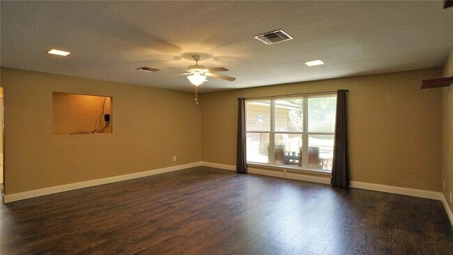 Building Photo - 2302 Deer Valley Dr