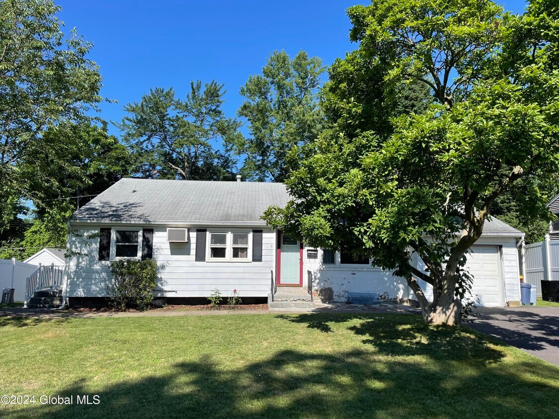 Primary Photo - 9 Aragon Ave