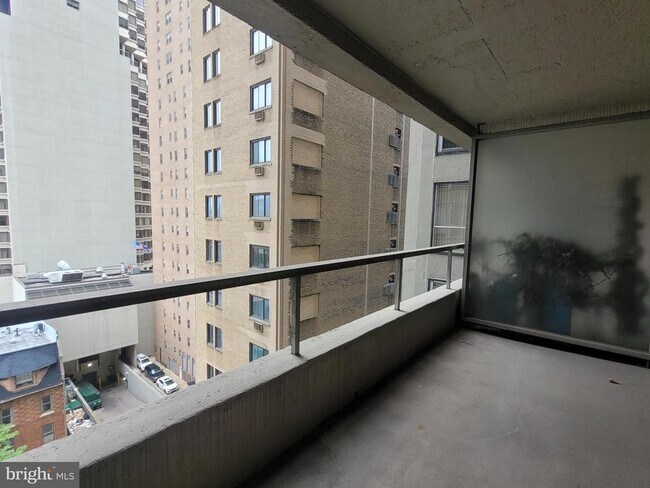 Foto del edificio - 224-30 W Rittenhouse Square