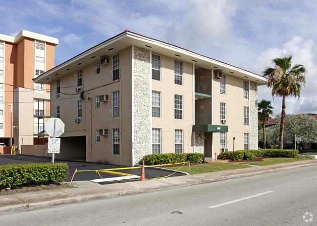 Foto del edificio - 1400 Douglas Rd