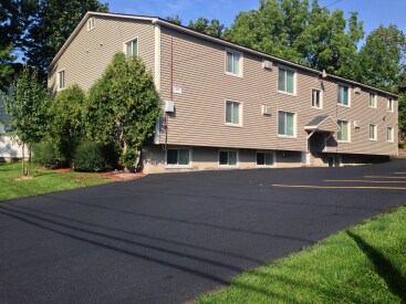 Building Photo - Updated Studio Includes Hot Water