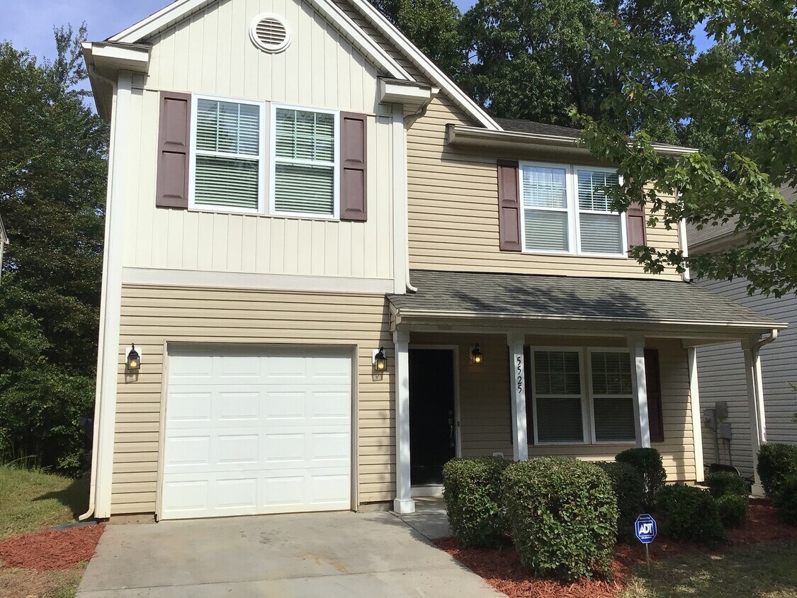 5525 Idlewild Road North House for Rent in Charlotte, NC