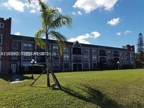 Building Photo - 3760 Inverrary Dr
