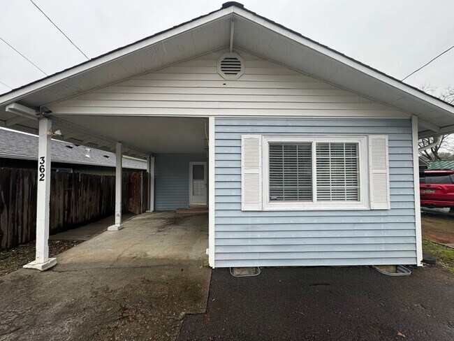 Foto del edificio - Winchester 3 bedroom home