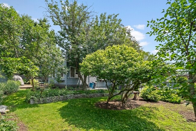 Building Photo - 38 Spring St