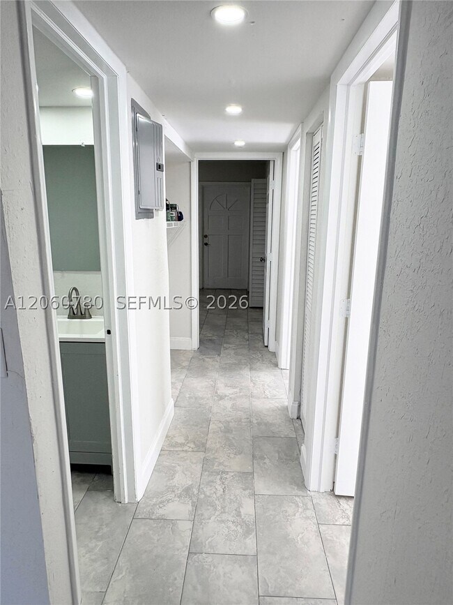 Foto del edificio - 4119 Woodside Dr