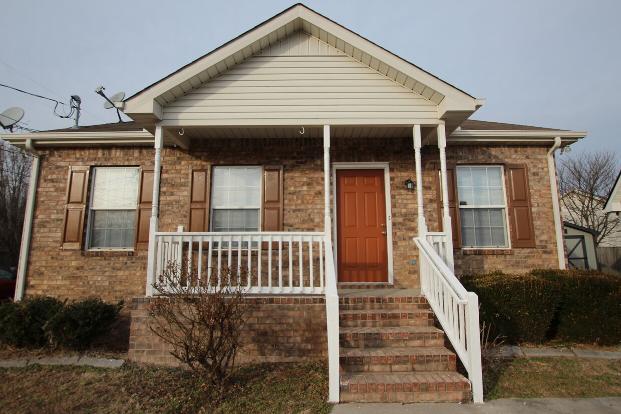Primary Photo - 100 Rothwood Ct