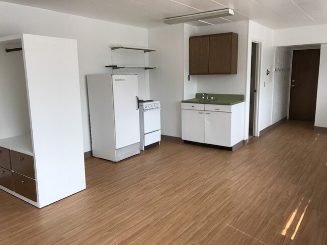 Interior Photo - 140 W. Gorham