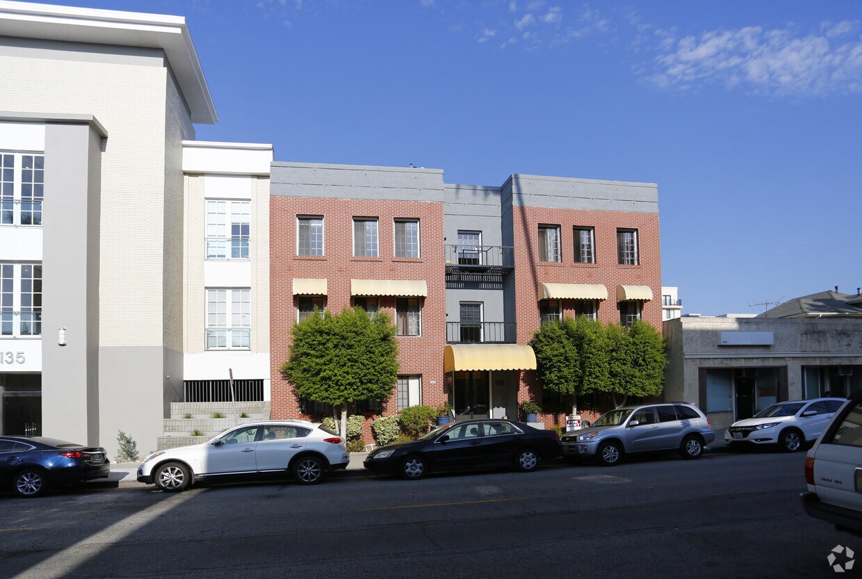 Building - 131 South Jackson Street