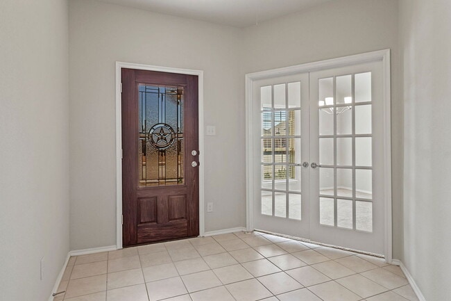 Building Photo - 3020 Oakcrest Dr