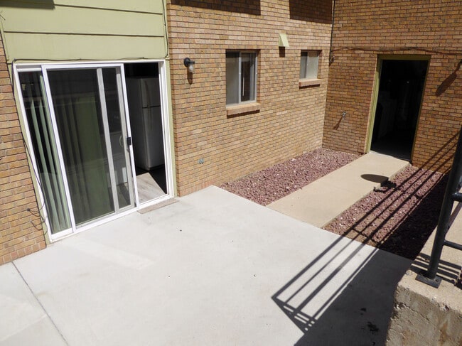 Building Photo - 1628 Azalea Dr