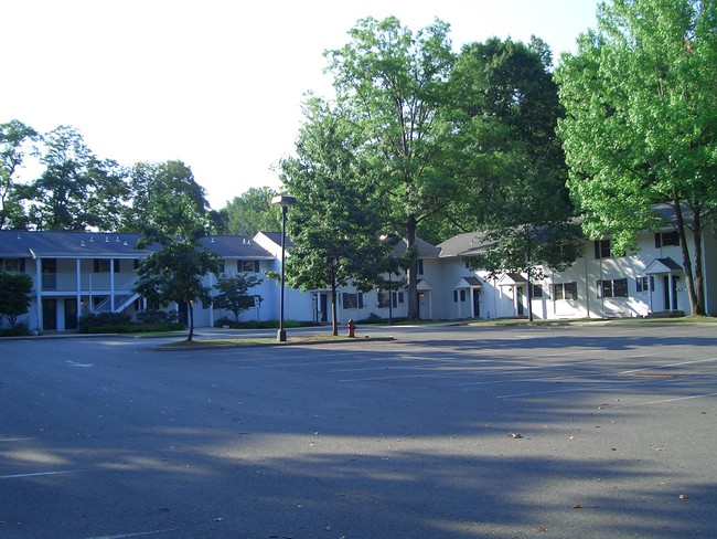 Building Photo - Country Club Apartment