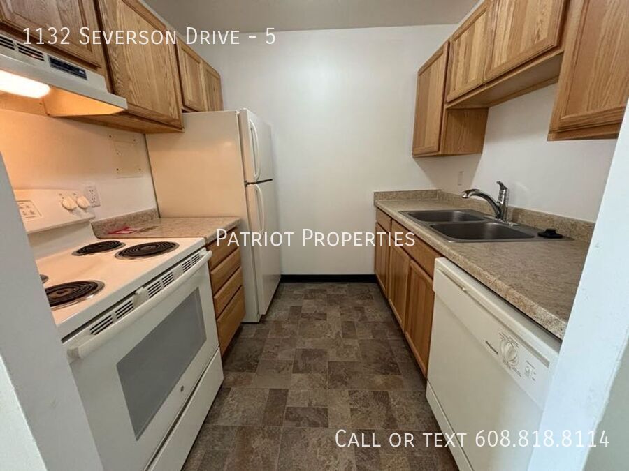 Primary Photo - 2 bedroom/ 1 bath apartment in Sun Prairie...