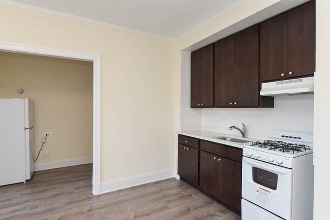 Foto del edificio - 3327 W Diversey Ave