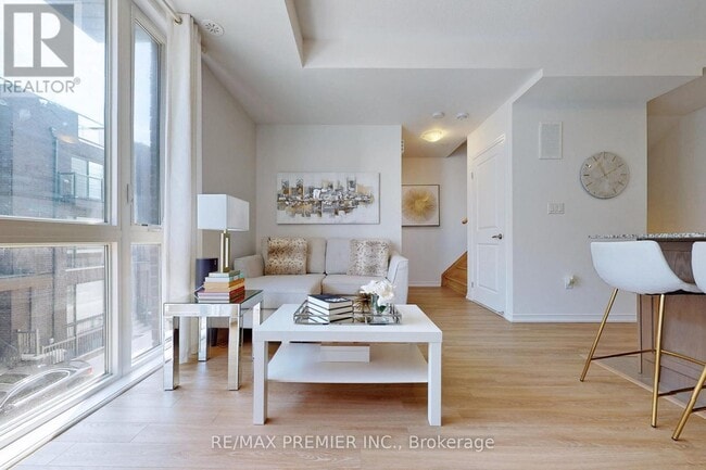 Building Photo - 32 Fieldway Rd