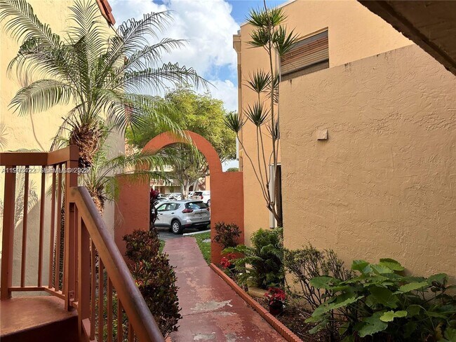 Foto del edificio - 10229 NW 9th St