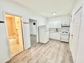 Building Photo - 618 Elizabeth Ave