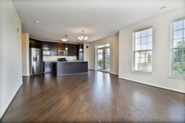 Foto del edificio - Spacious and Modern 2BR/2BA Condo in Norbeck Crossing