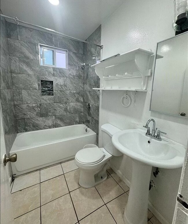 Foto del edificio - 3906 W 109th St