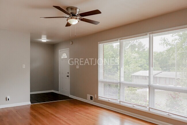 Foto del edificio - HOLIDAY SPECIAL! SIGN A LEASE BY NOVEMBER ...
