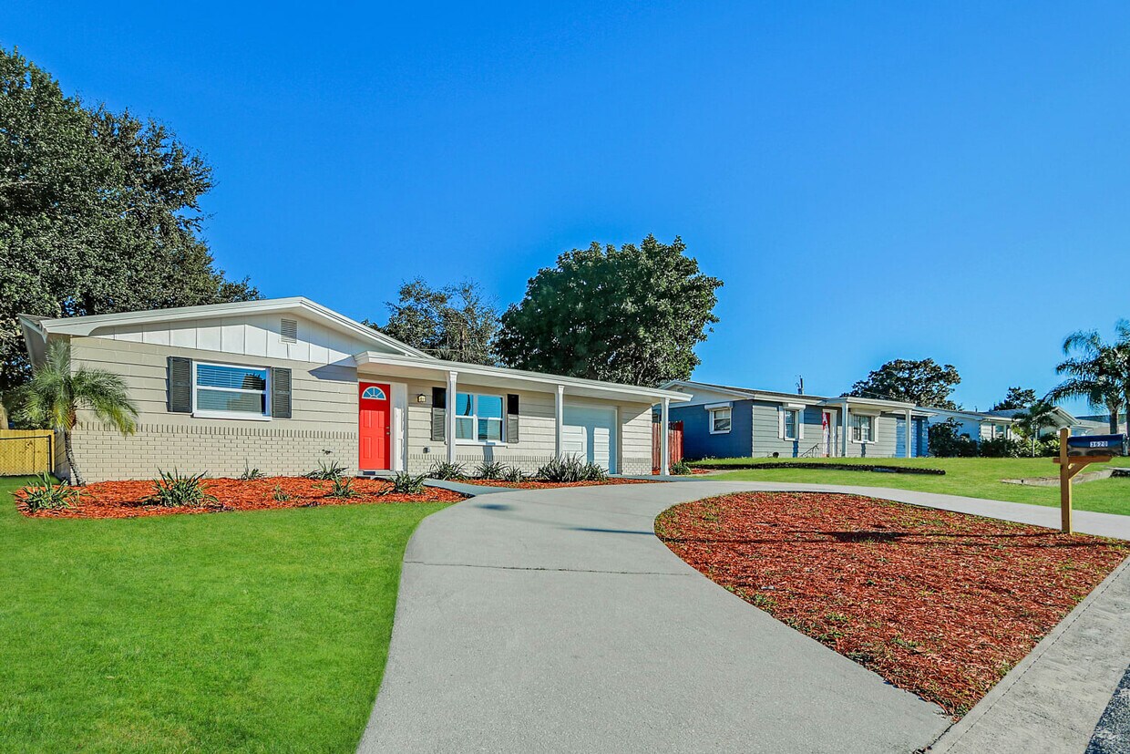 Foto principal - 1307 Pine Lake Rd
