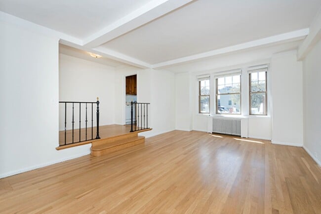 Foto del edificio - 299 W 12th St