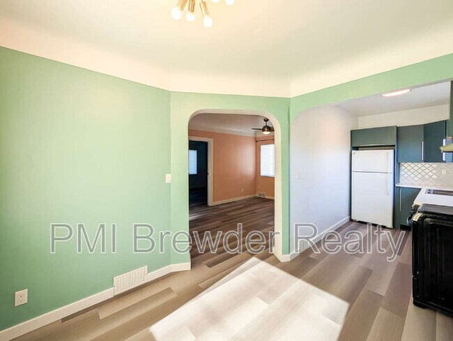 Building Photo - 2218 Hoyt Ave