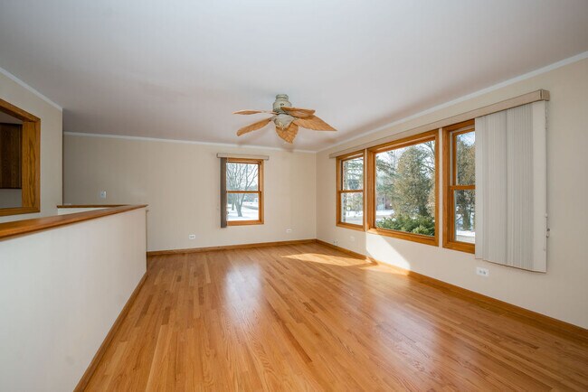 Living room - 501 Adelphia Ave