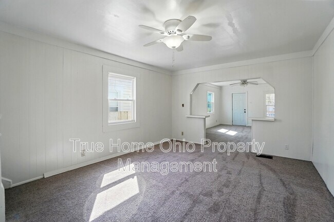 Foto del edificio - 3215-3215 E 5th St