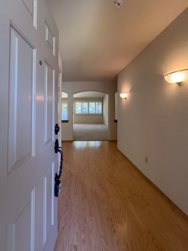 Building Photo - Beautiful Single Level Three Bedroom North...