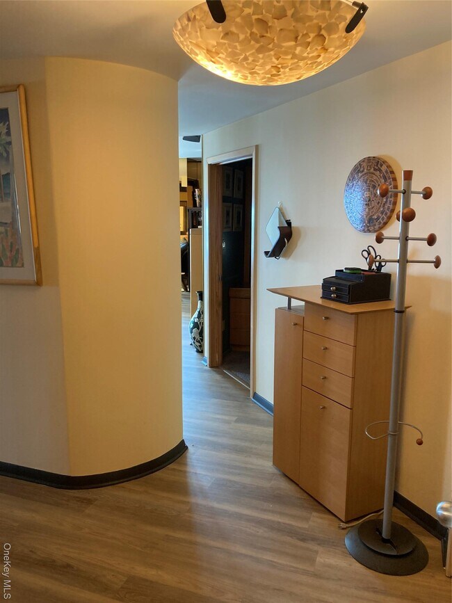 Foto del edificio - 780 W Broadway