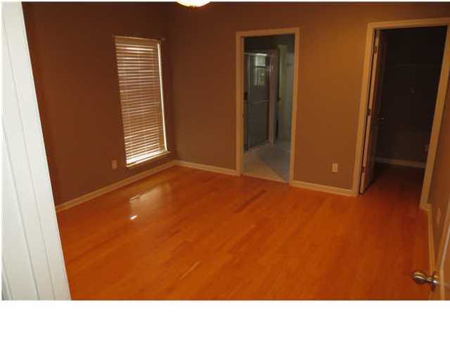 Building Photo - 26 APACO St