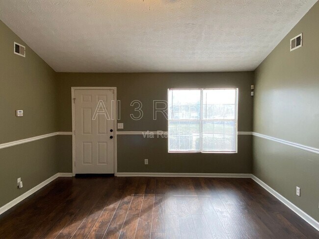 Foto del edificio - 6153 Lauren Ln