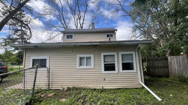 Building Photo - 614 Maple St