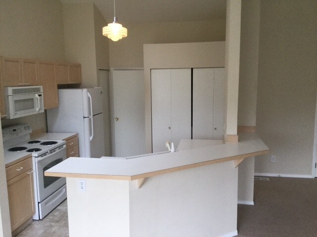 Building Photo - 523 Corrin Ave NW