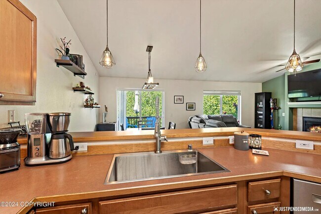 Building Photo - 10290 Valley Park Dr