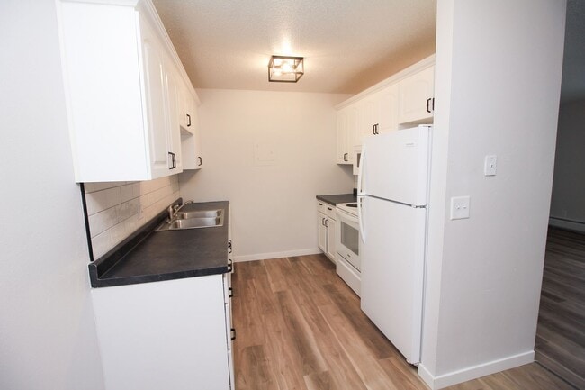 Building Photo - Renovated 2 Bedroom Downtown Sioux Falls!