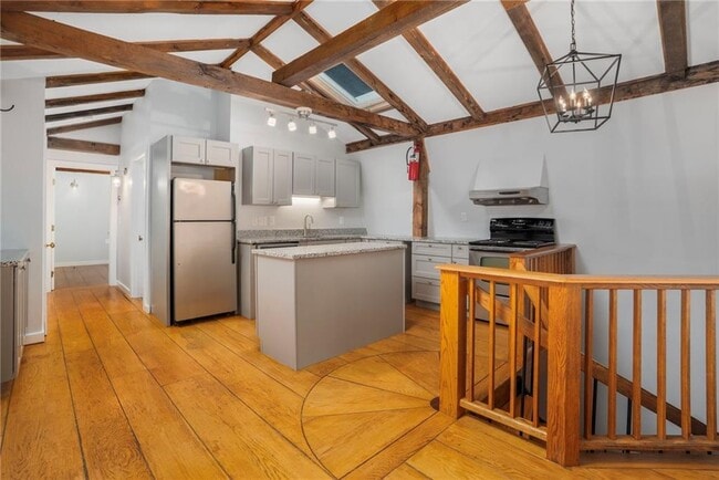 Building Photo - 31 Bridge St