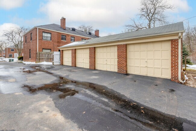 Foto del edificio - 634 Blenheim Rd