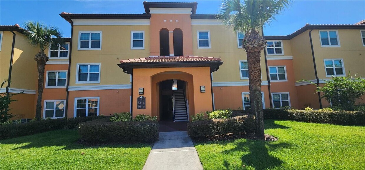 Foto principal - 1/1 Third Floor condo in Cypress Fairway