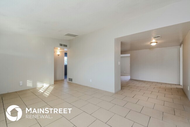 Building Photo - 3701 E 23rd St
