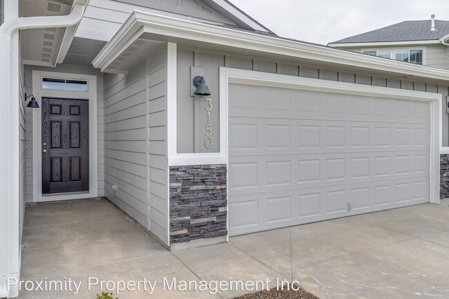 Building Photo - 4 br, 2 bath House - 3150 N Saratov Way