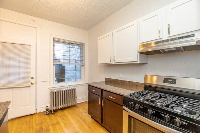 Foto del edificio - 2922 N Albany Ave