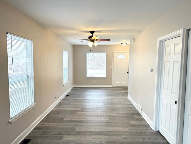 Foto del edificio - 7425 Cedar Dr