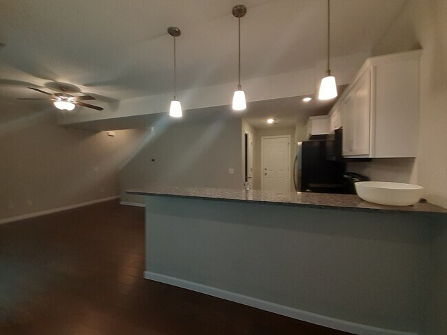Building Photo - 738 6th Avenue Ct