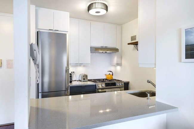 Photo - 30 W 61st St Apartment