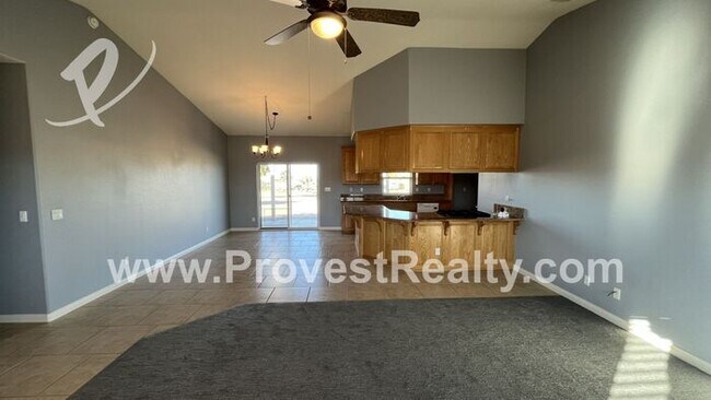 Building Photo - Rare 4 Bed, 2 Bath Phelan Home!!!