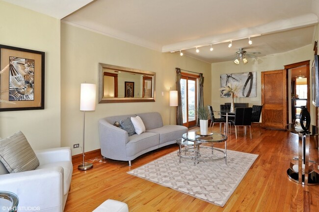 Foto del edificio - 5247 W Waveland Ave