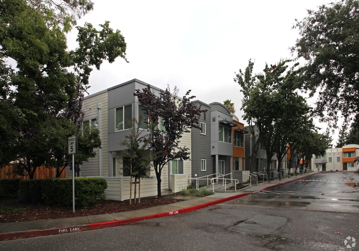 Building Photo - Lucretia Gardens
