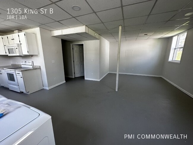 Building Photo - 1305 King St